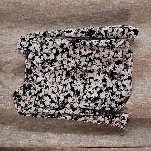 Ann Taylor XS Blue & White Flowy Blouse - Picture 1 of 7